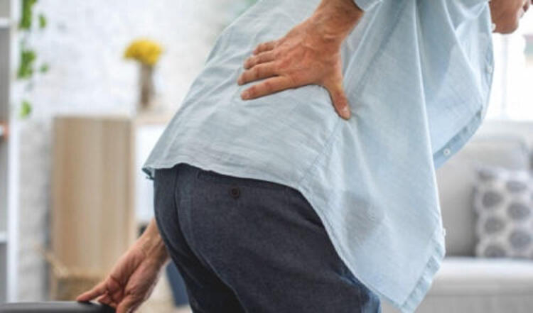 Căng cơ là nguyên nhân gây đau lưng ở người già thường gặp